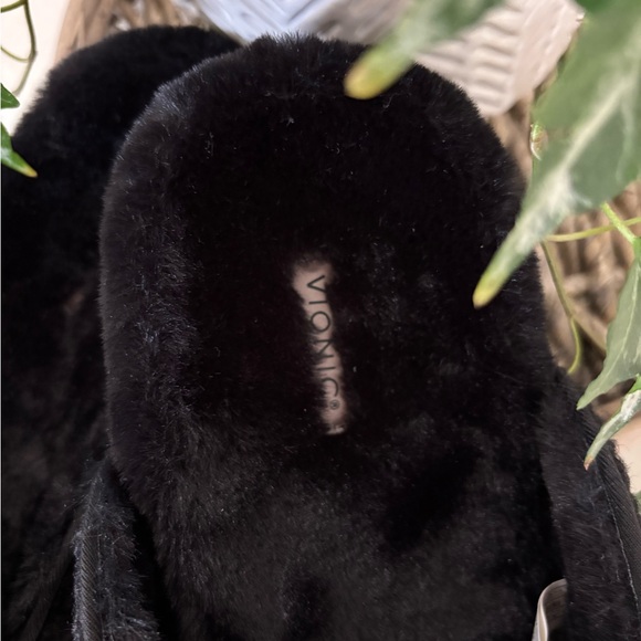 New Vionic Caressa Faux Fur slippers, black, size 8, no box - Picture 3 of 5